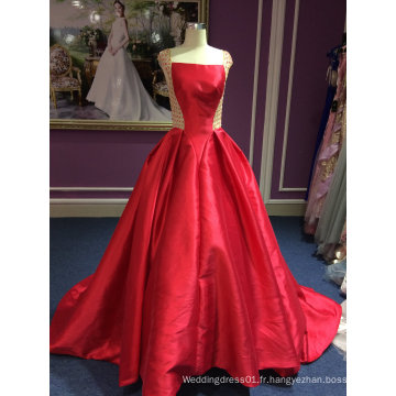 Robe de mariée en satin rouge en satin avec délicatesse